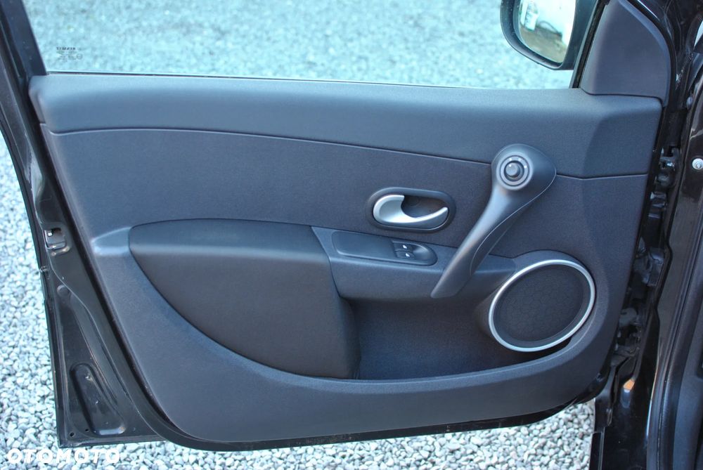 Renault Clio 1.2 16V Limited EU6 - 17