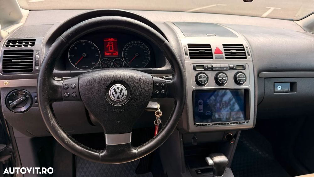 Volkswagen Touran - 8