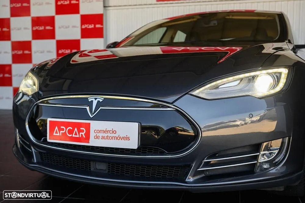 Tesla Model S - 11