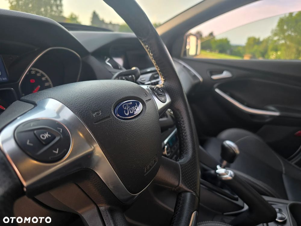 Ford Focus 2.0 EcoBoost ST - 17