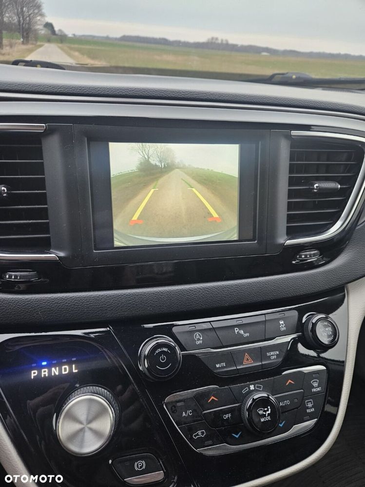 Chrysler Pacifica - 3