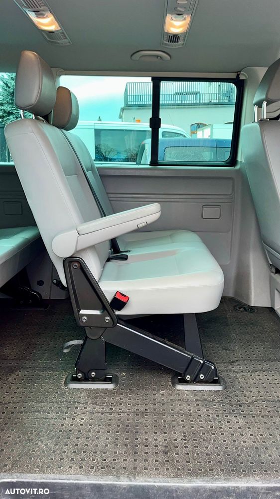 Volkswagen Caravelle - 11