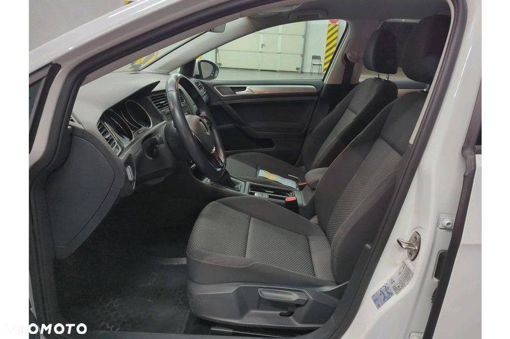 Volkswagen Golf - 5