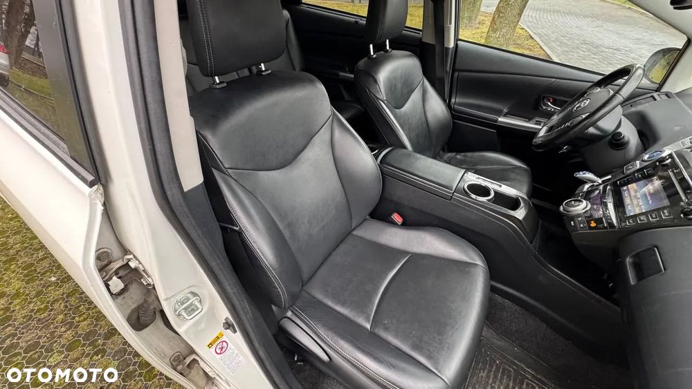 Toyota Prius+ (Hybrid) Executive - 8