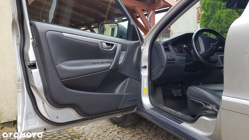 Volvo XC 70 D5 AWD Momentum - 13