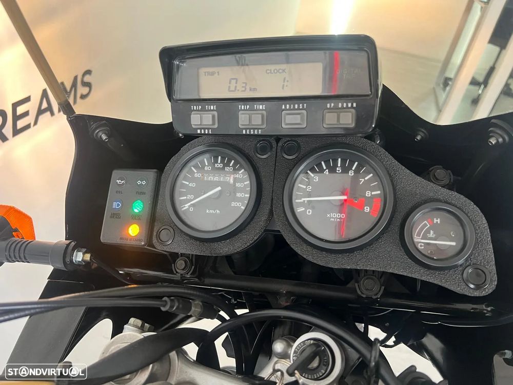 Honda Africa Twin 750 - 17