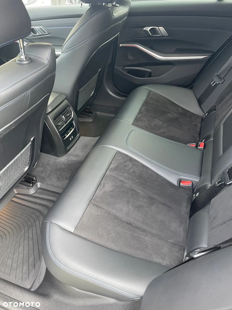 BMW Seria 3 320d xDrive - 13