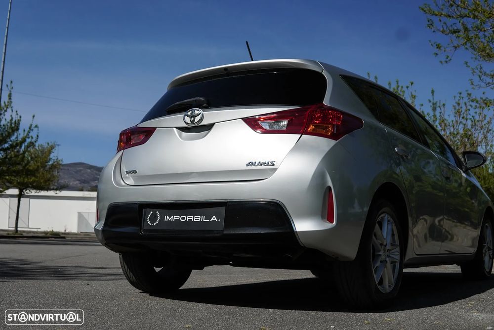 Toyota Auris 1.4 D-4D Exclusive+P.Sport - 25