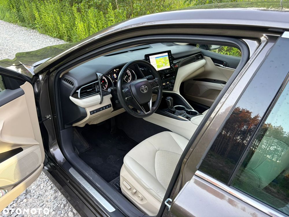 Toyota Camry 2.5 Hybrid Executive CVT - 19