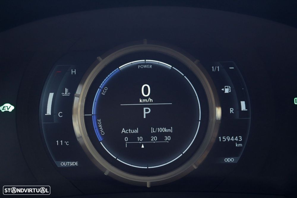 Lexus IS 300H F Sport - 30