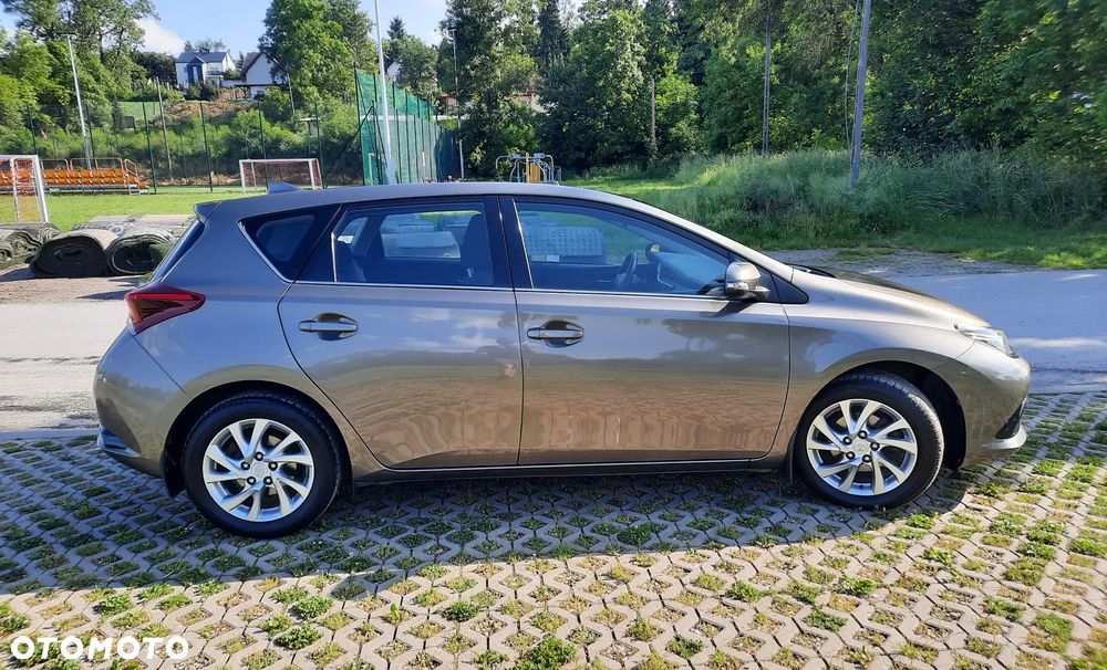 Toyota Auris 1.6 Premium - 17