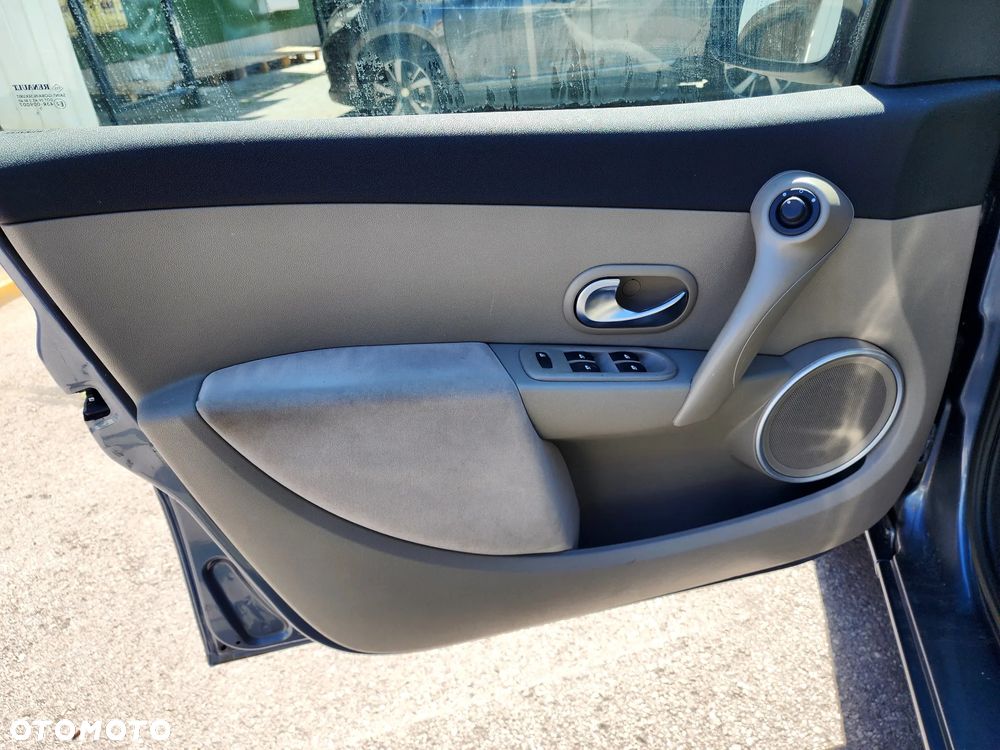 Renault Clio - 26