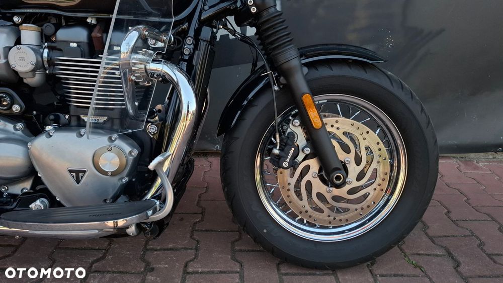 Triumph Bonneville - 14