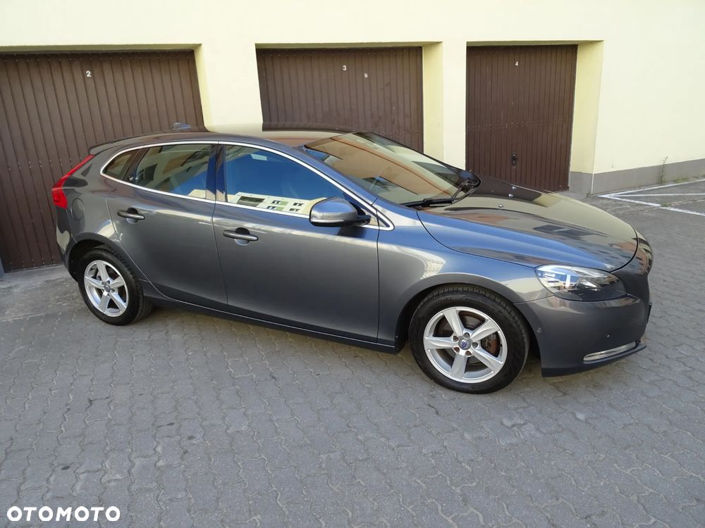 Volvo V40 D2 Momentum - 25