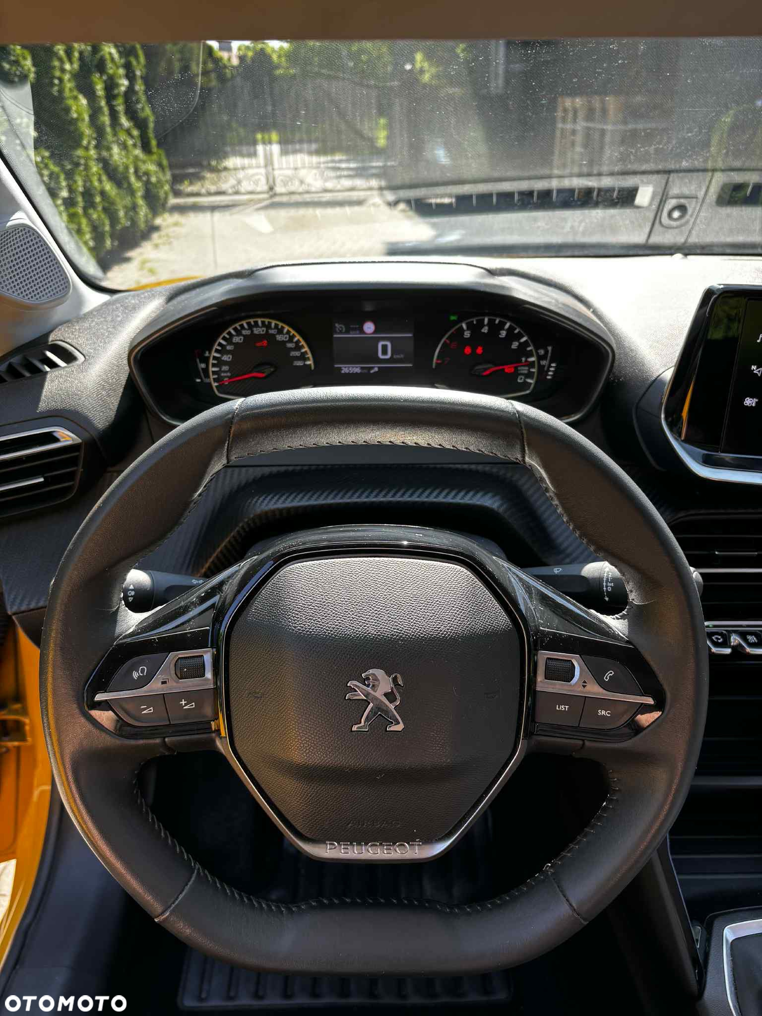 Peugeot 208 - 8