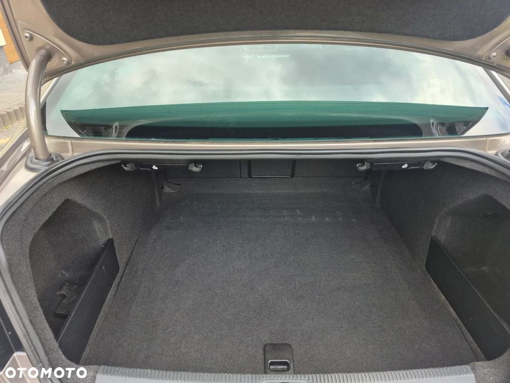 Volkswagen Passat 2.0 TDI DPF Comfortline - 16