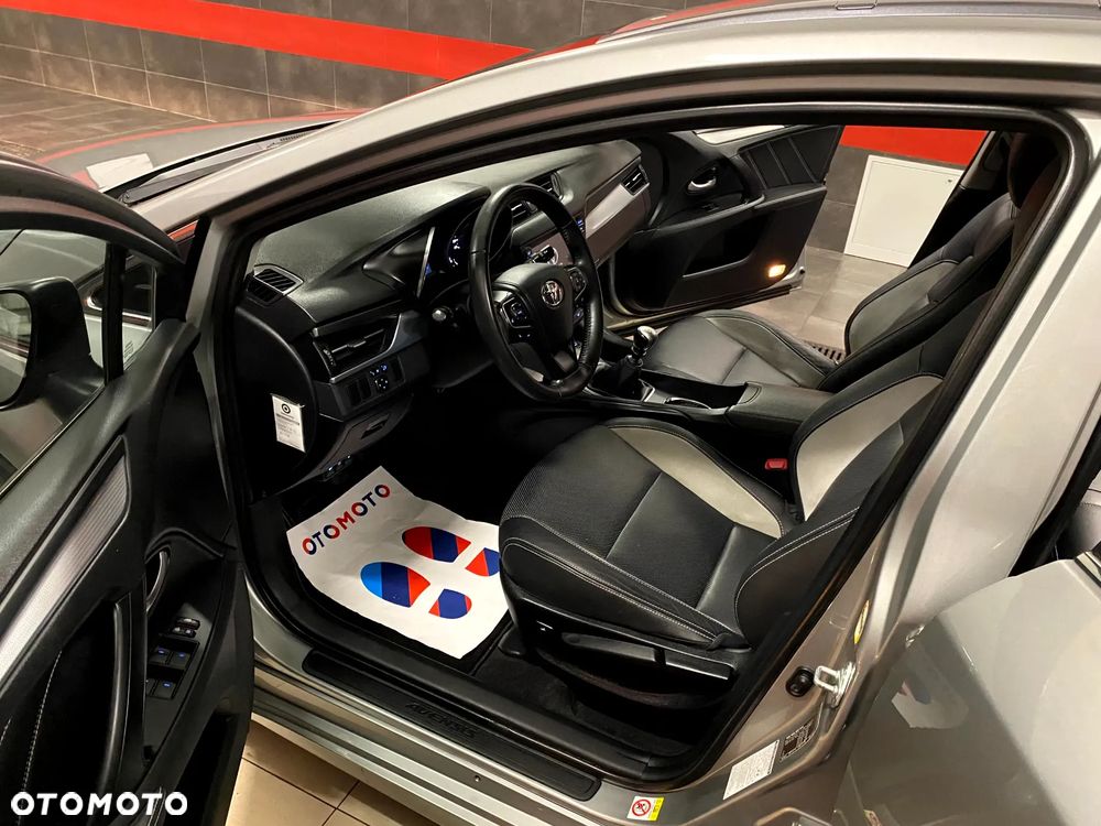 Toyota Avensis Touring Sports 1.8 Executive - 13