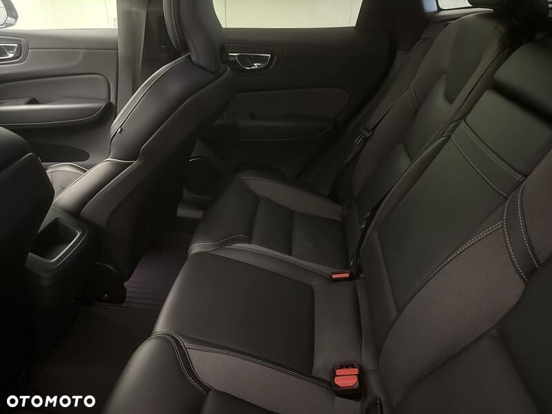 Volvo XC 60 B4 B R-Design - 19