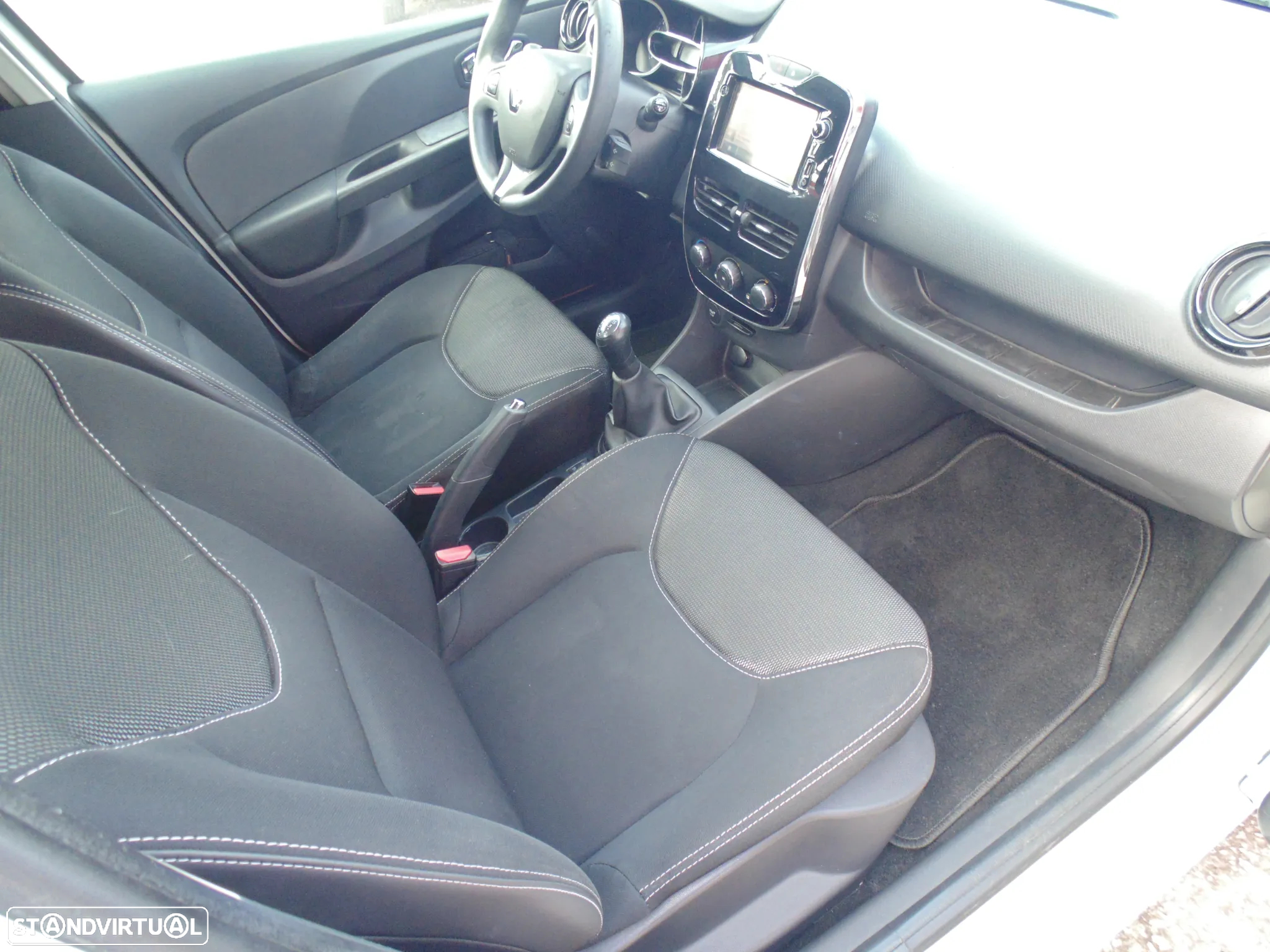 Renault Clio Sport Tourer 0.9 TCE Dynamique S - 17