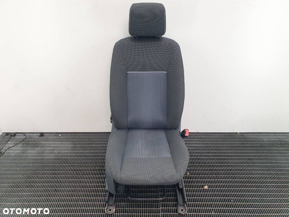 FOTEL PRZÓD PRZEDNI PRAWY PASAŻERA FORD FIESTA MK7 EUROPA - 1