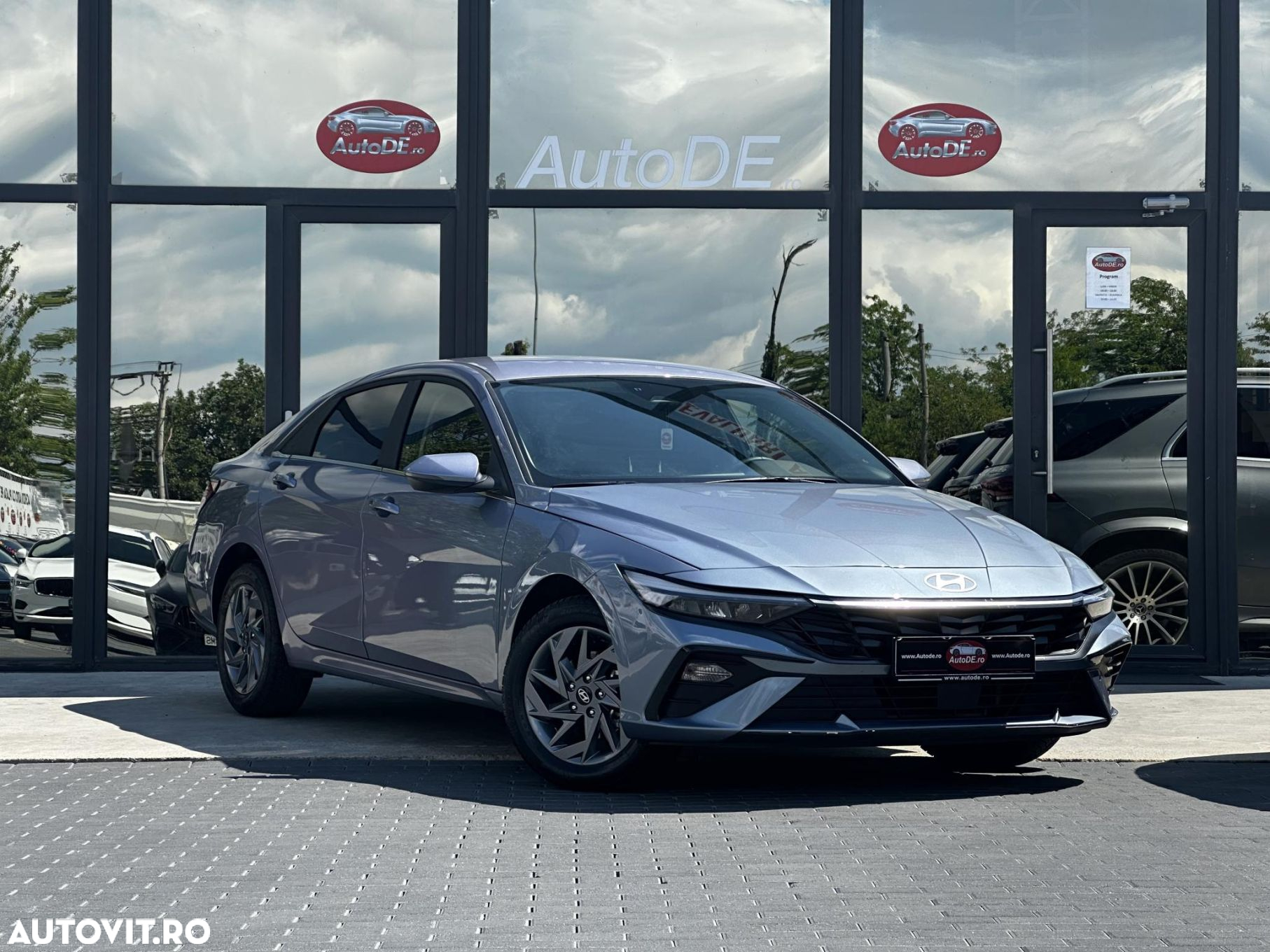 Hyundai Elantra - 2