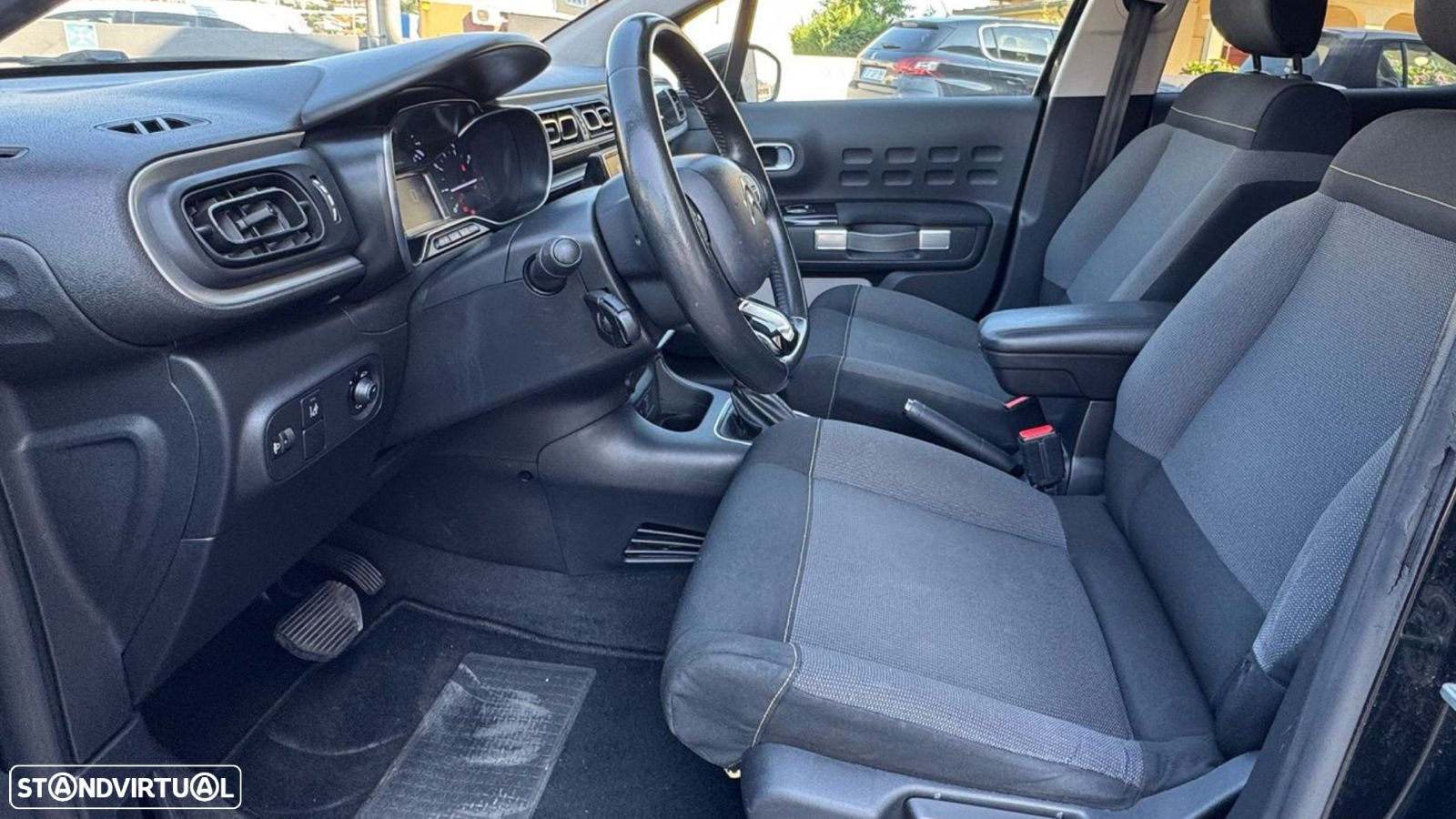 Citroën C3 1.2 PureTech Shine EAT6 - 12