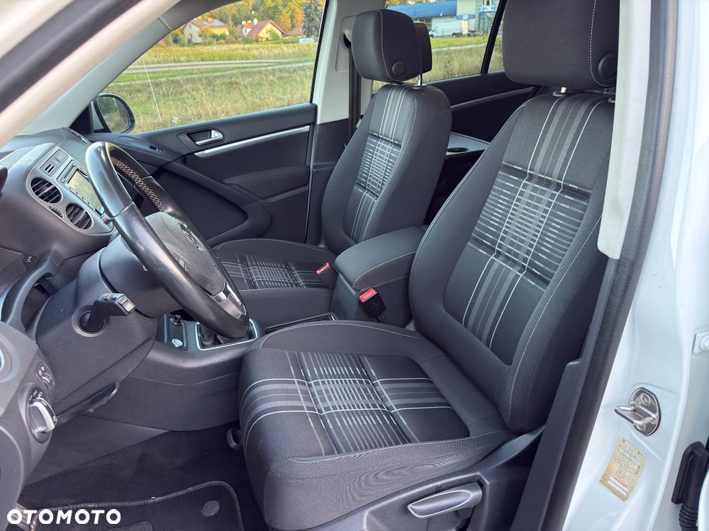 Volkswagen Tiguan 2.0 TDI DPF BlueMotion Technology Lounge Sport & Style - 21
