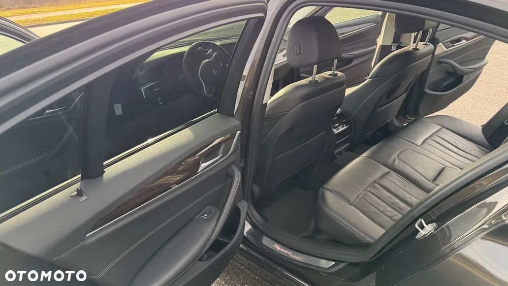 BMW Seria 5 520d Sport Line - 11