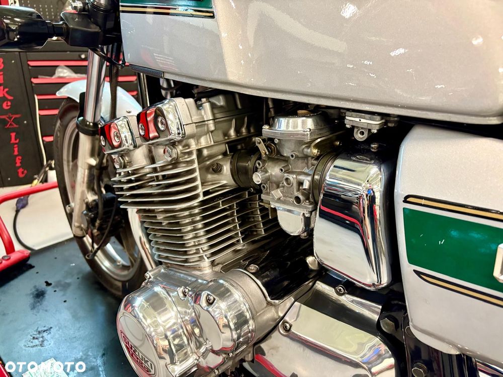 Suzuki GSX - 13