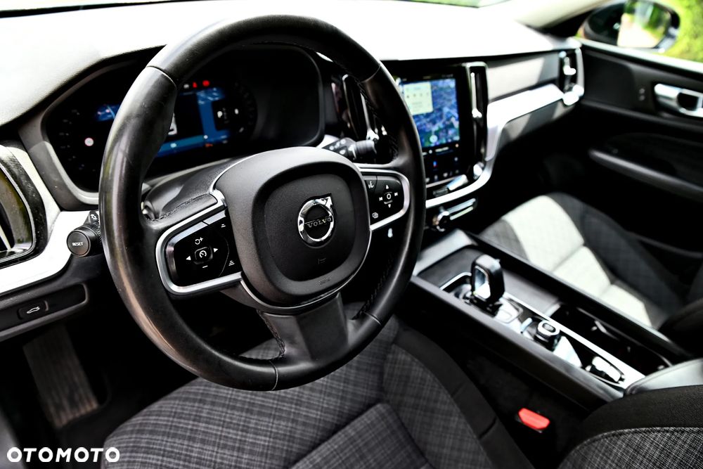 Volvo V60 B3 B Geartronic Momentum Core - 28