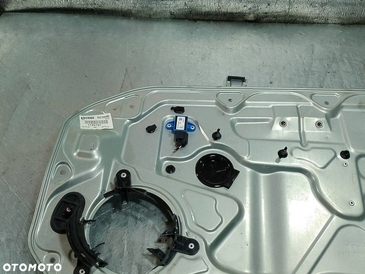 PODNOŚNIK SZYBY PRAWY PRZÓD Z STELAŻEM VOLVO C30 ( 06-12 )  8679979RH - 6