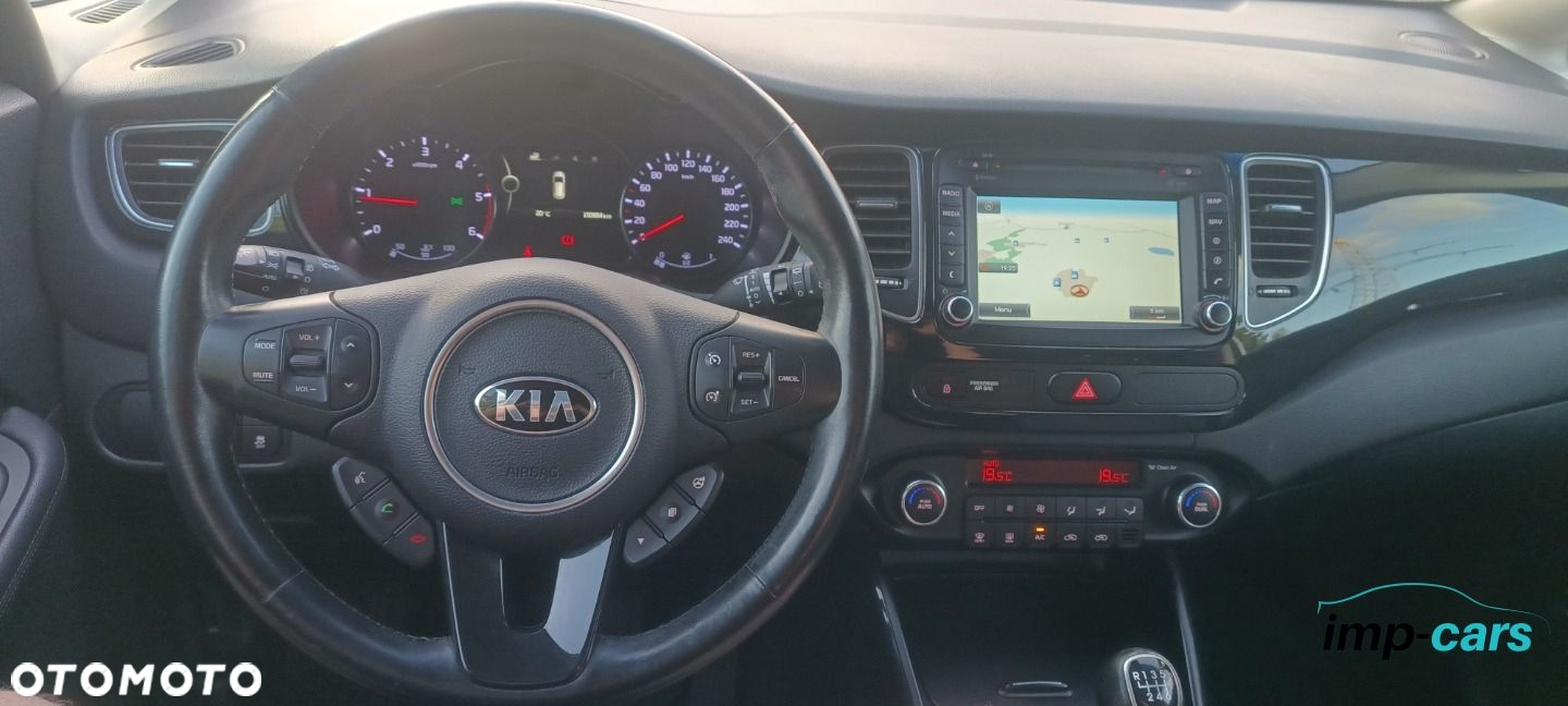 Kia Carens - 8