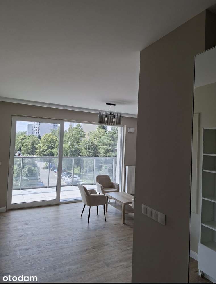 Nowoczesne mieszkanie 46 m² przy metrze – duży balkon, wysoki standard