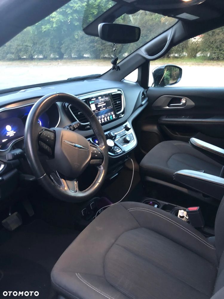 Chrysler Pacifica - 8