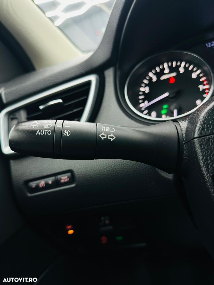 Nissan Qashqai 1.2 DIG-T Xtronic N-Connecta - 28