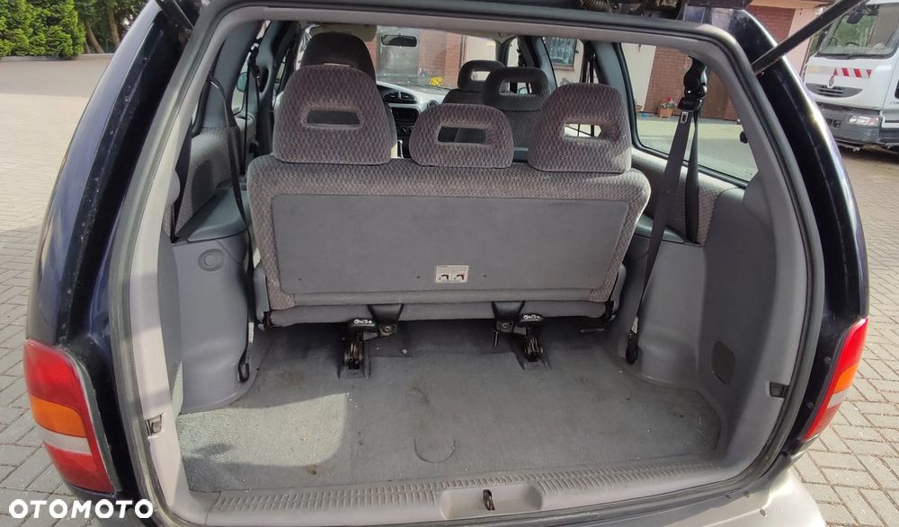 Chrysler Voyager - 15