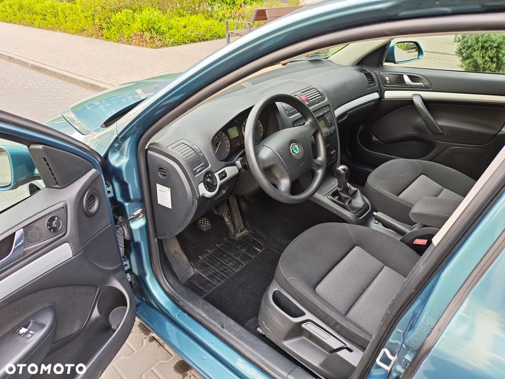 Skoda Octavia 1.6 FSI Ambiente - 12