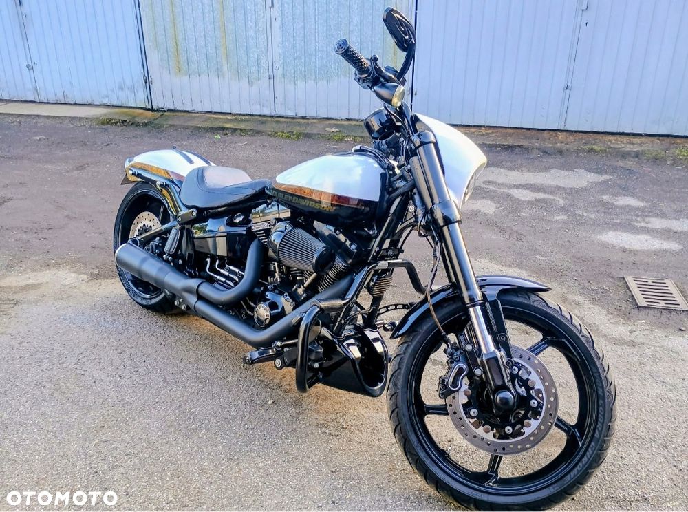 Harley-Davidson Softail Breakout - 13