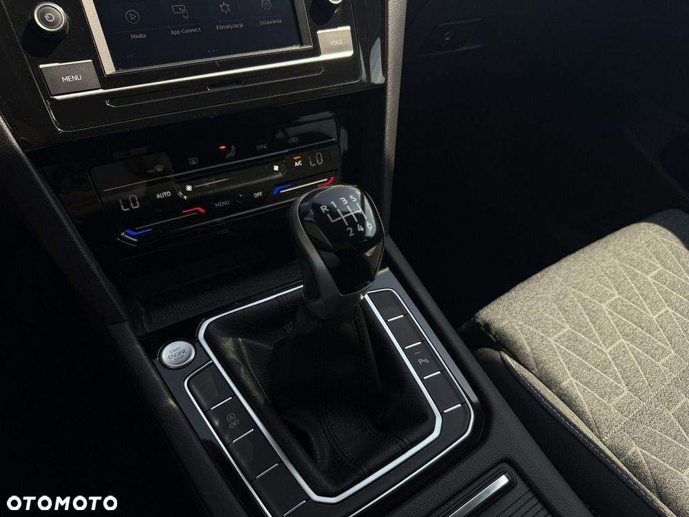 Volkswagen Passat - 28