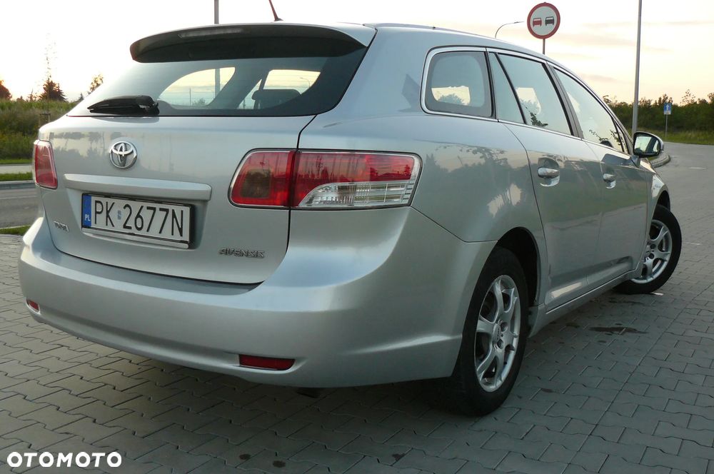Toyota Avensis - 11