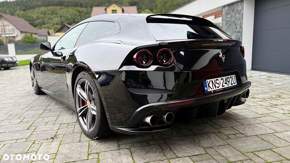 Ferrari GTC4Lusso - 6