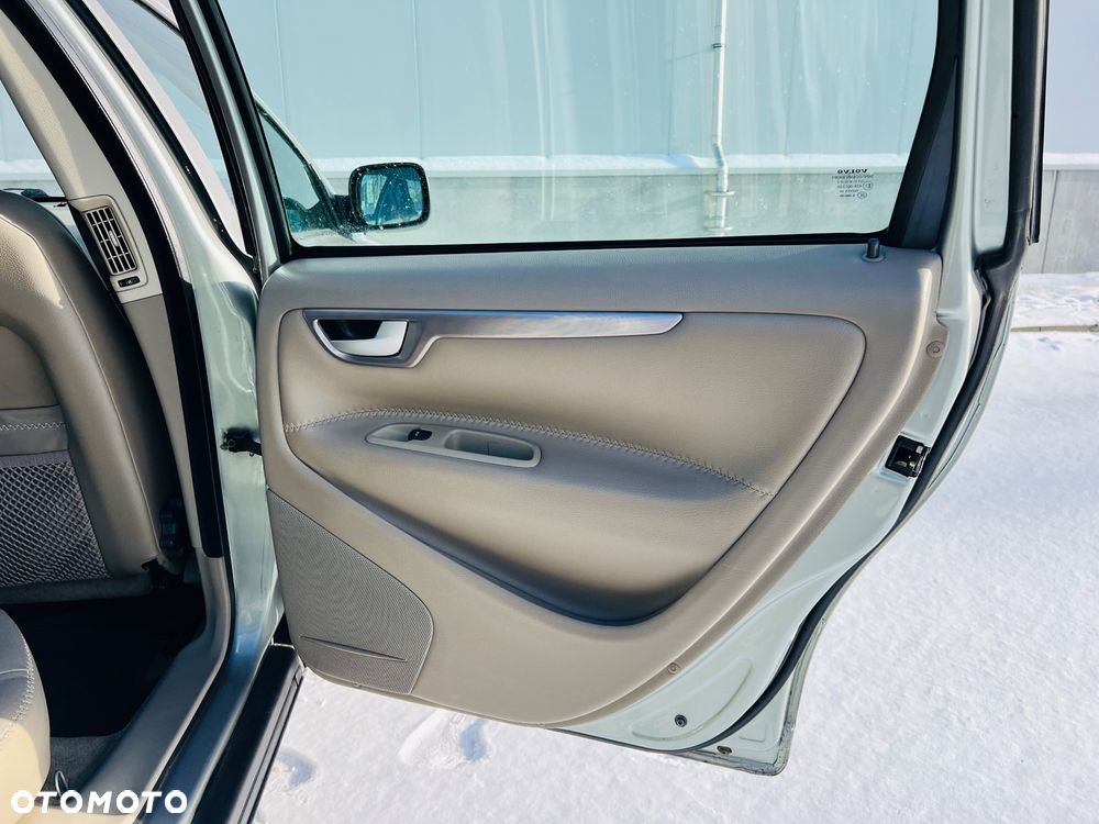 Volvo XC 70 AWD Momentum - 26