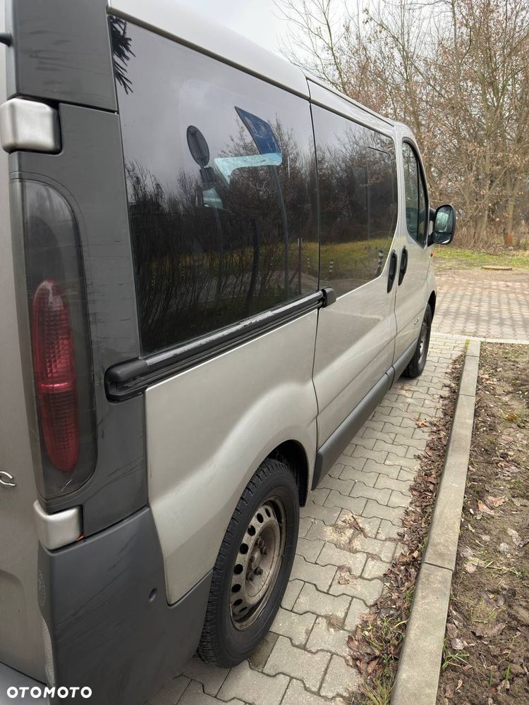 Renault Trafic Passenger - 9