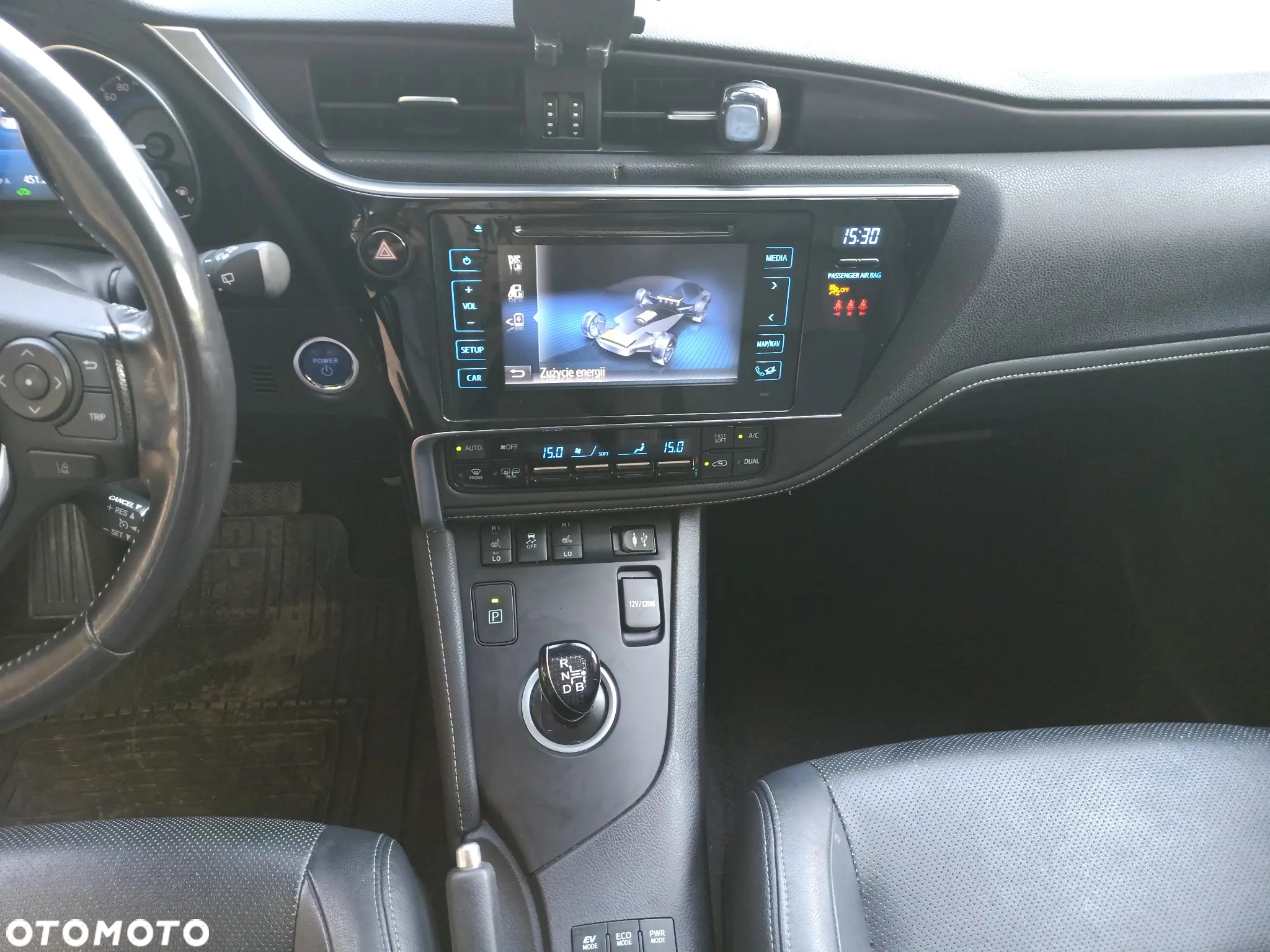Toyota Auris Hybrid 135 Prestige - 28