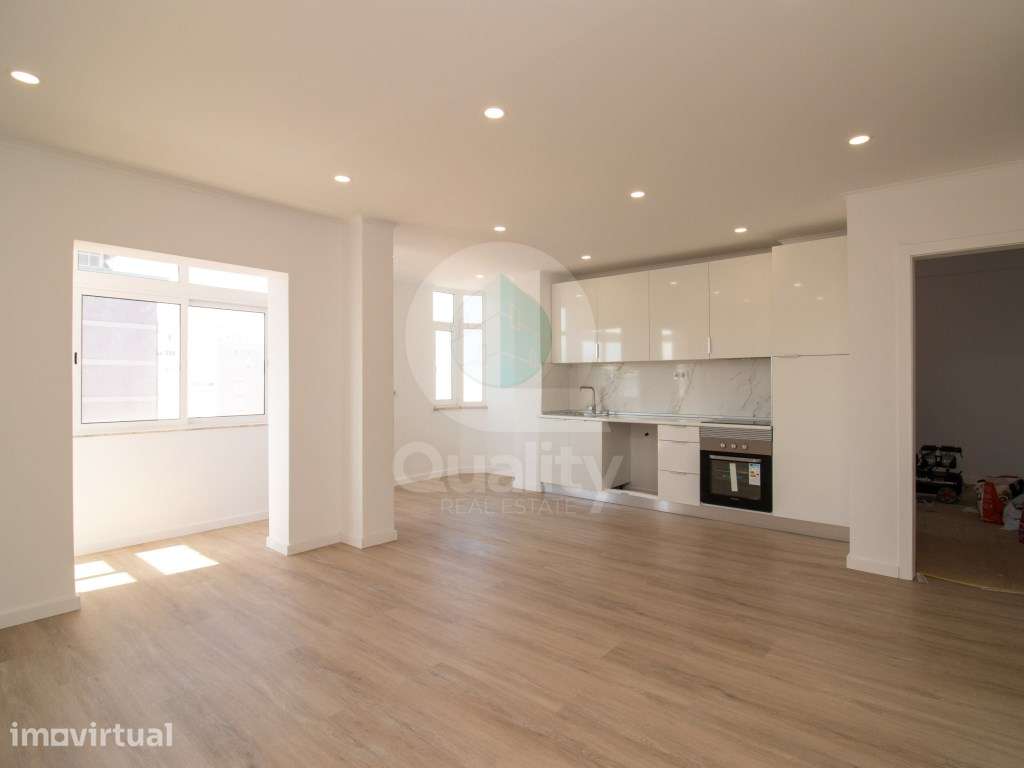 Apartamento T3 Totalmente Renovado - Rua principal da Avenida do Bo... - Grande imagem: 4/33