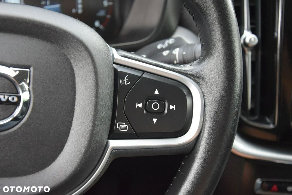 Volvo XC 60 D4 AWD Geartronic Momentum - 39