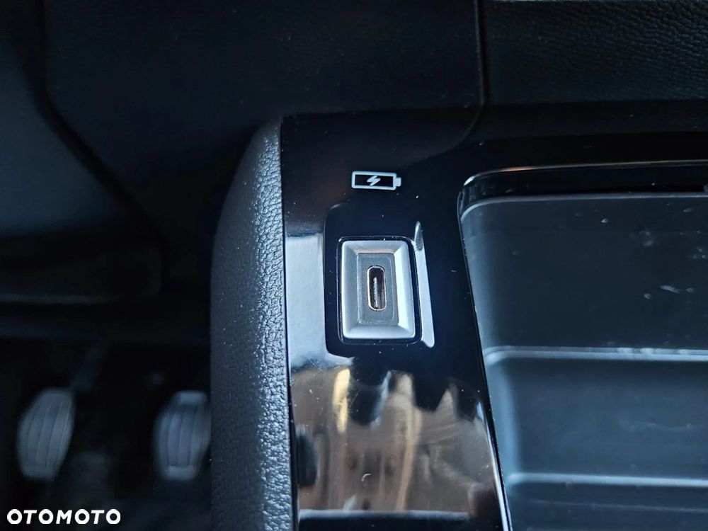 Peugeot 208 - 14