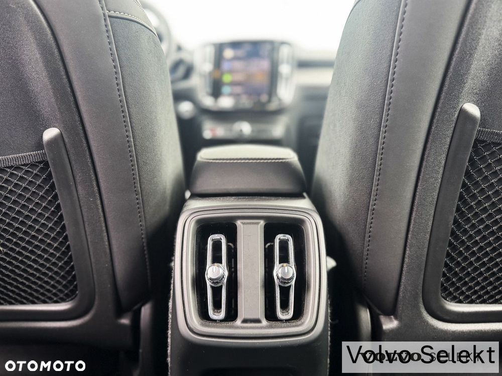 Volvo XC 40 - 25