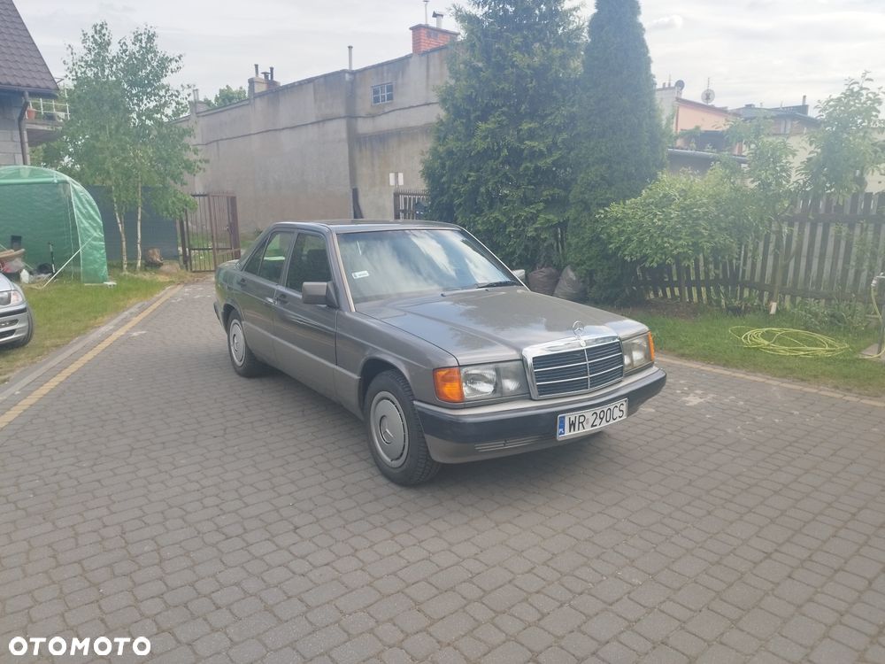 Mercedes-Benz W201 (190) - 1