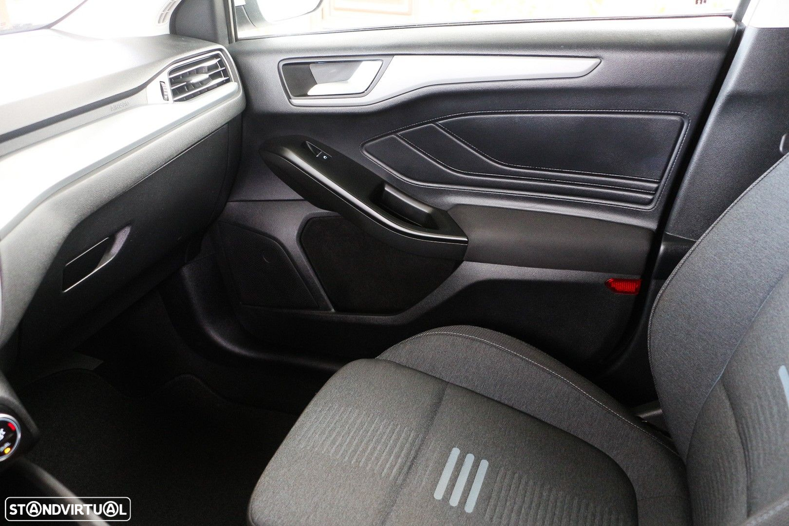 Ford Focus 1.0 EcoBoost MHEV Active - 29